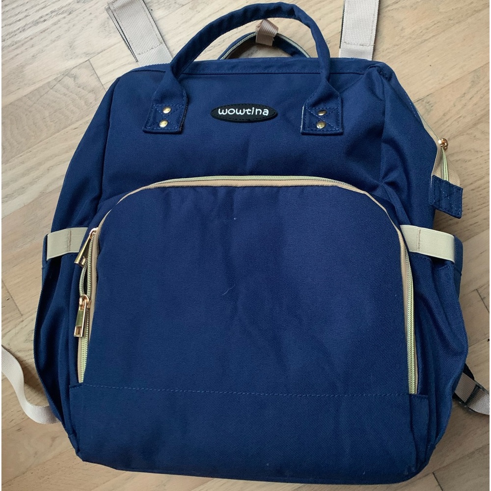 Diper bag with collapsible changing table